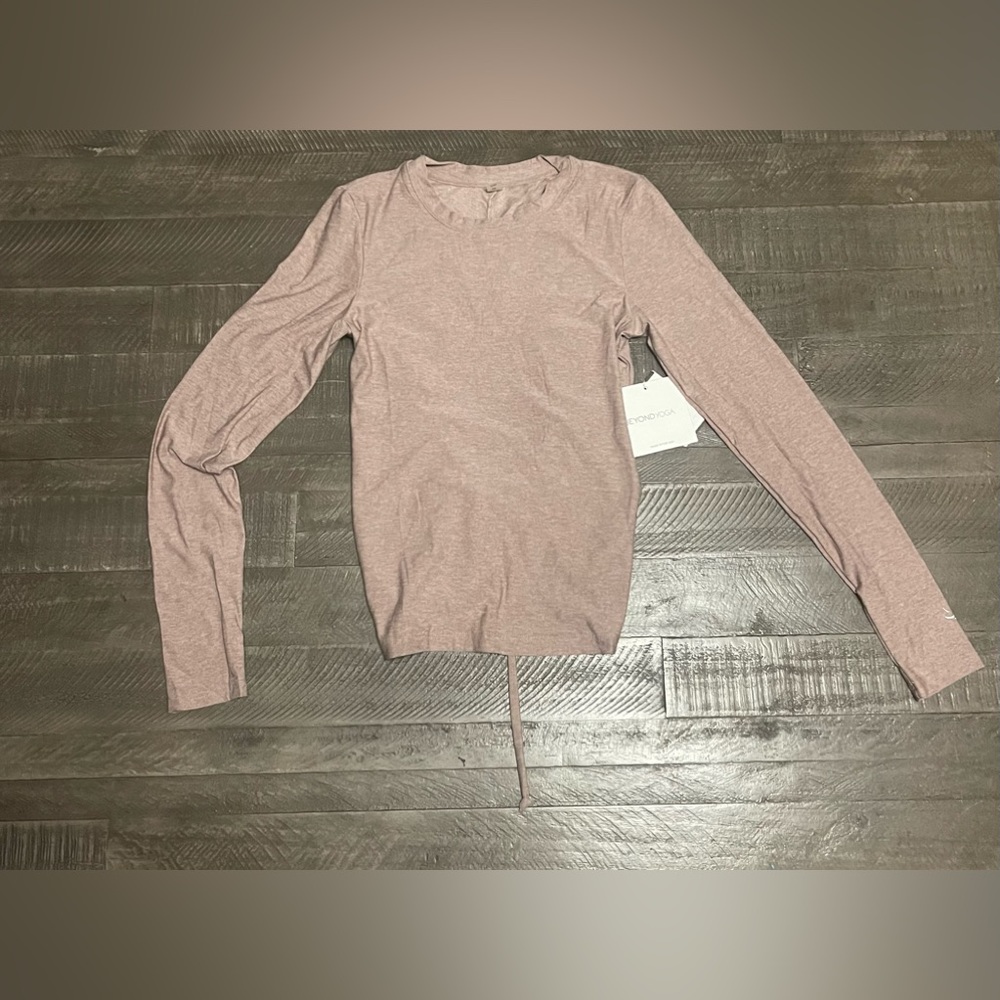 - Beyond Yoga Featherweight Inner Circle Pullover